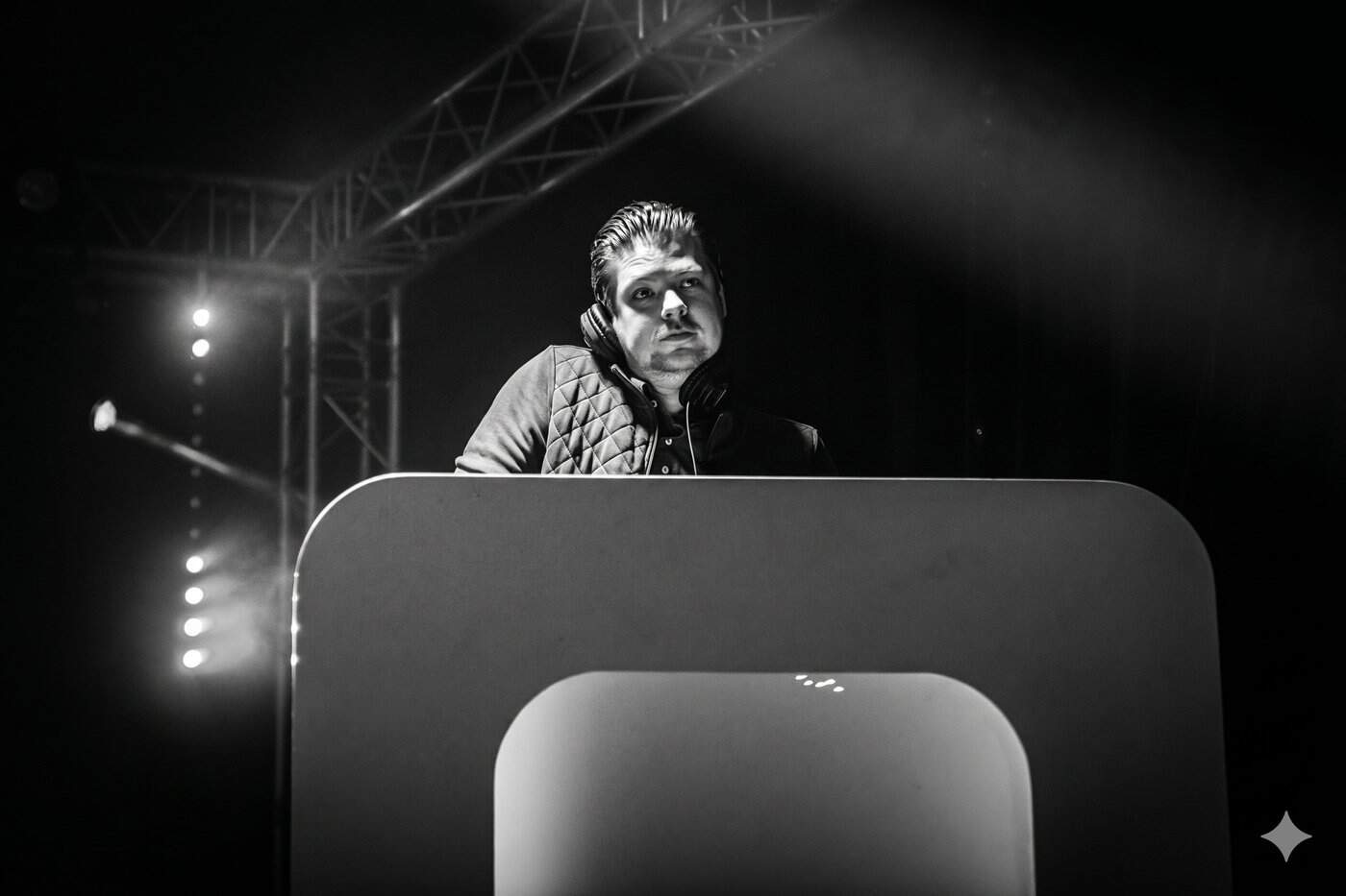 DJ Symon portret